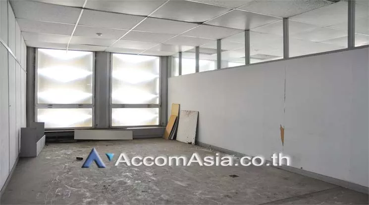 5  Office Space For Rent in Silom ,Bangkok MRT Lumphini at Sri Fueng Fung Building AA11165